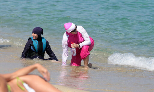 Statsministeren i Frankrike støtter forbud mot burkini: - Slaveri av kvinner