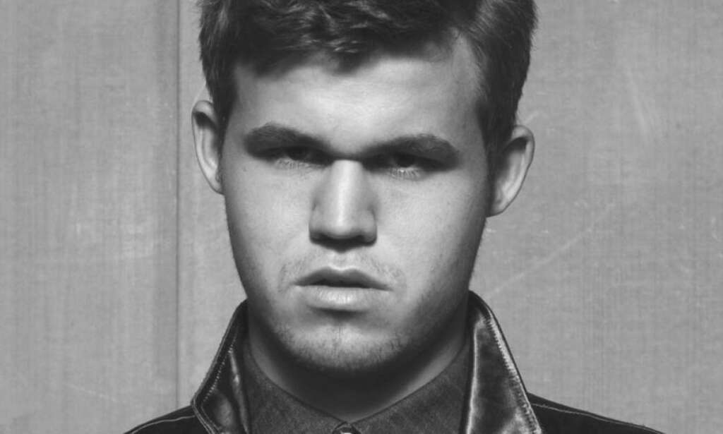Carlsen på photoshoot med hemmelig superstjerne