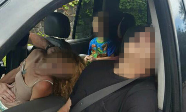 Politiet la ut bilde av bestemora og kjæresten som tok overdose på heroin. I baksetet sitter en gutt på fire år
