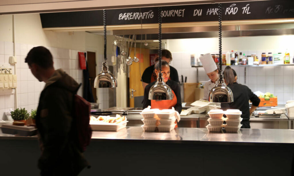 Les også: Lange køer ved restaurant med overskuddsmat i Oslo.