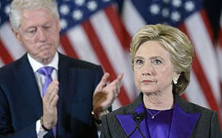 Clinton gir FBI-sjefen deler av skylda for tapet