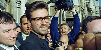 Ble «lurt» ut av skapet av politimann på et toalett. Så ble George Michael et homoikon