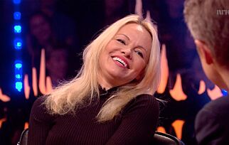 Pamela Anderson dater Julian Assange: - Han er «i fengsel», og det gjør det litt vanskelig