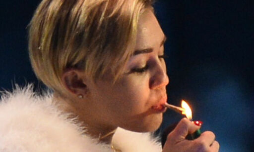Miley Cyrus hyllet marijuana, nå har pipa fått en annen lyd