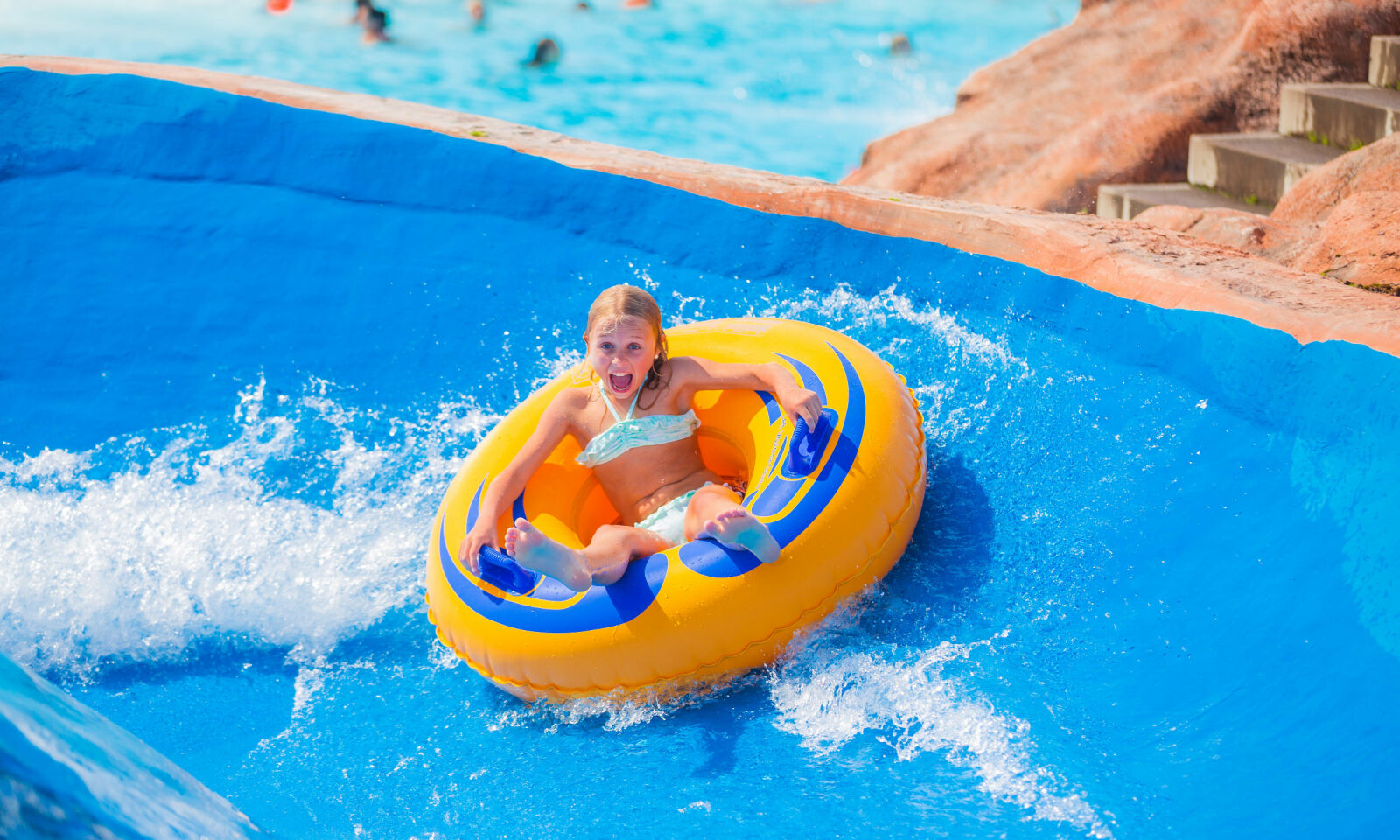 FULL FART: Skara Sommerland byr på mange fartsfylte aktiviteter i det våte element. Foto: Jesper Anhede FULL FART: Skara Sommerland byr på mange fartsfylte aktiviteter i det våte element. Foto: Jesper Anhede