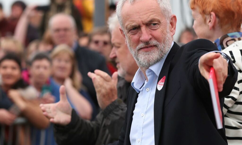 Theresa May skulle knuse Labour. Det angrer hun nå