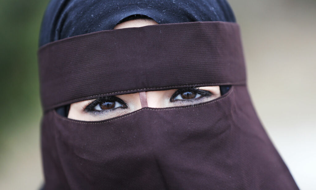 Nå blir det forbudt med nikab og burka på norske skoler