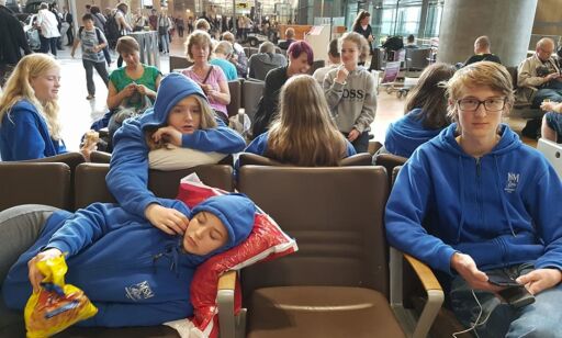 48 unge musikanter «pilotfast» på Gardermoen: - Det er laber stemning. Vi hadde gledet oss til turen i tre år