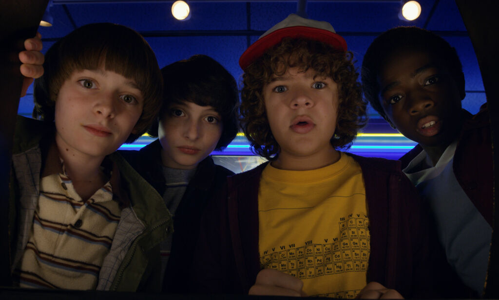 Fjorårets store seriesnakkis er snart tilbake. Her er de første bildene fra andre sesong av «Stranger Things»
