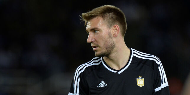 Bendtner kastet pute i hodet på Hareide