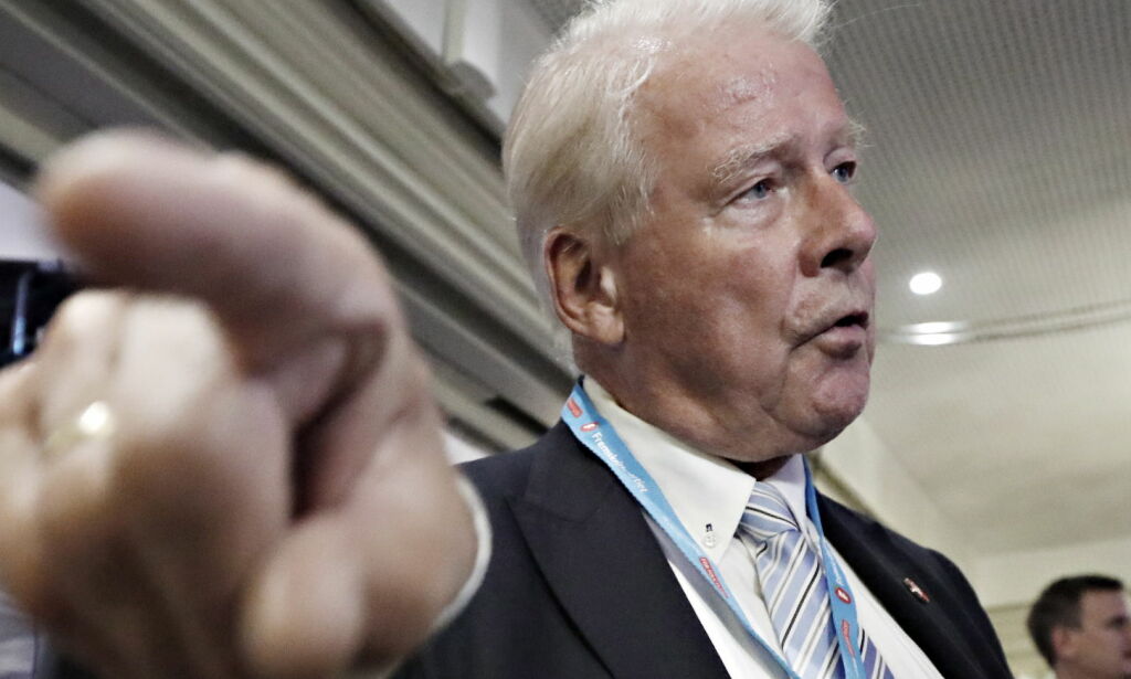 Ber Siv true med regjeringskrise