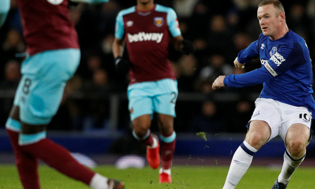 Rooney sikret hat trick med magisk mål fra midtbanen