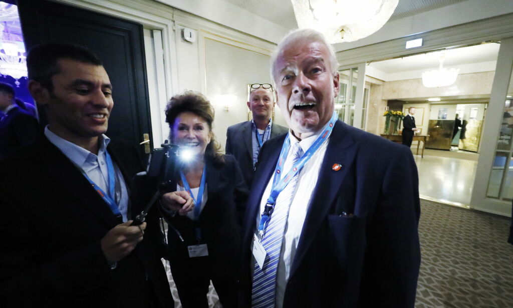 Striden om Carl I. Hagens plass i nobelkomiteen har infisert norsk politikk.