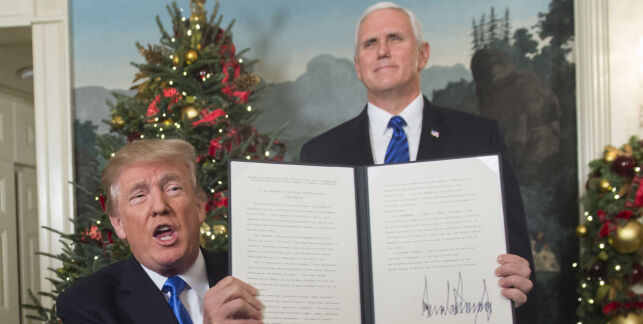 US President Donald Trump holds up a signed memorandum after he delivered a statement on Jerusalem from the Diplomatic Reception Room of the White House in Washington, DC on December 6, 2017.
President Donald Trump on Wednesday recognized the disputed city of Jerusalem as Israel's capital -- a historic decision that overturns decades of US policy and risks triggering a fresh spasm of violence in the Middle East."I have determined that it is time to officially recognize Jerusalem as the capital of Israel," Trump said from the White House."It's the right thing to do."
/ AFP PHOTO / SAUL LOEB
