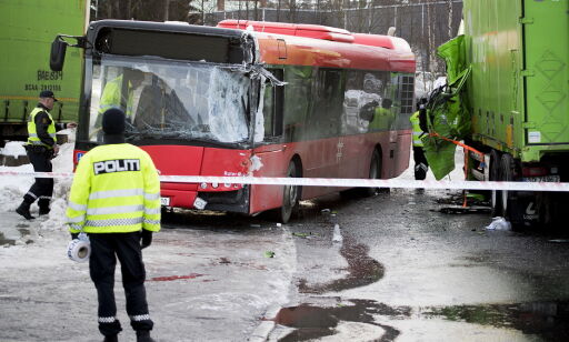 - Vitner tok bilde av fastklemt sjåfør i stedet for å hjelpe
