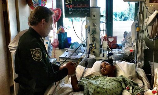 Mens sheriffen hedrer Florida-helten Anthony (15), vokser sinnet mot Trump