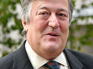 Stephen Fry rammet av prostatakreft: - Et uhyggelig og uventet eventyr