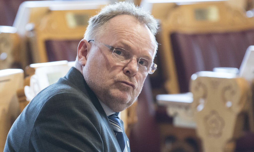 Falsk Per Sandberg på Twitter hevder at Jo Nesbø er død