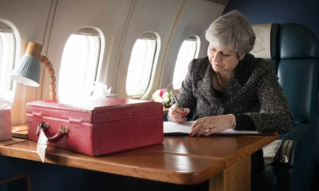 May bøyer seg for EU