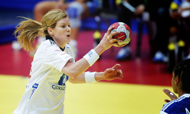 Lillehammer 20101207 : EM i håndball. Norge - Frankrike 33- 22 . Tonje Larsen .Foto: Bjørn Langsem / Dagbladet.