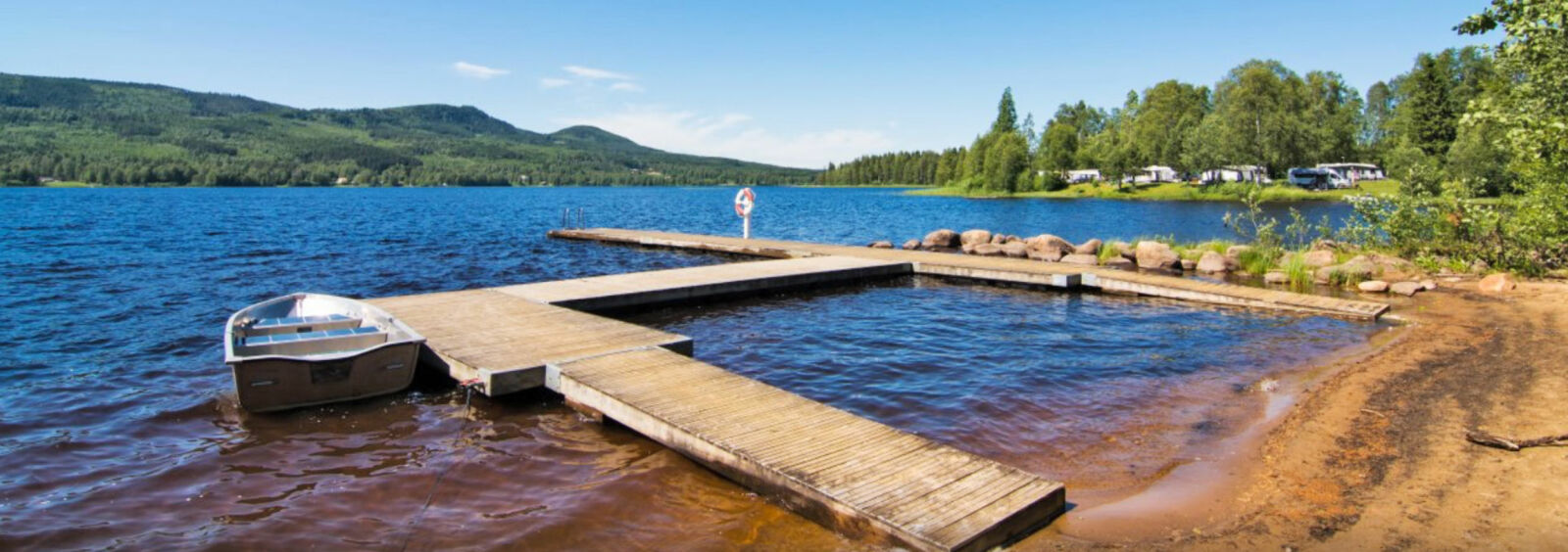 IDYLLISK: I Klarälven kan du bade, padle, ro eller fiske. IDYLLISK: I Klarälven kan du bade, padle, ro eller fiske.