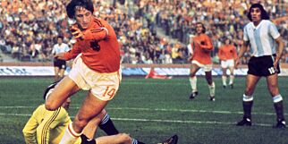 - Cruyff, champagne og nakne damer på bassengfest