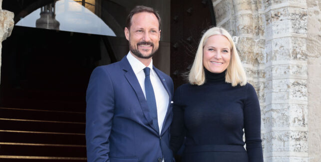 Hyller ektemannen på bursdagen