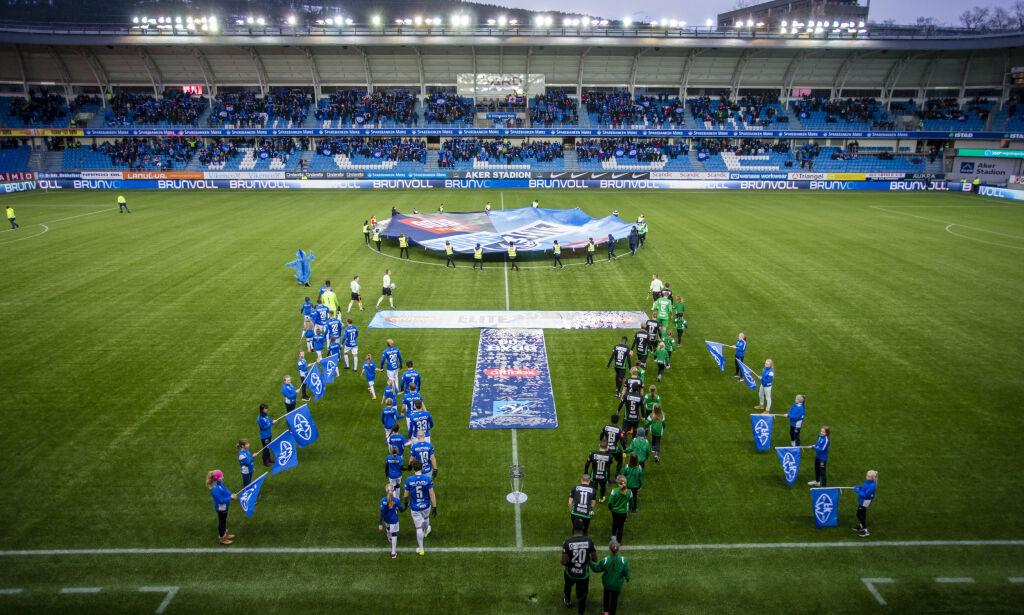 Filmet samtale med voldtektstiltalt Molde-spiller med mobilen