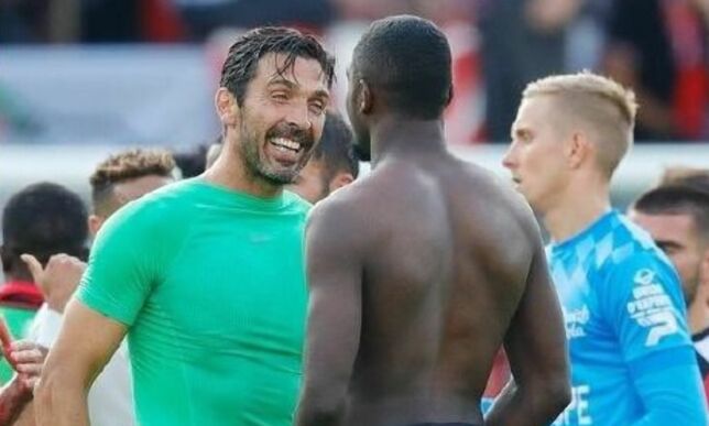Rørende øyeblikk: Var ikke født da Buffon spilte med faren hans