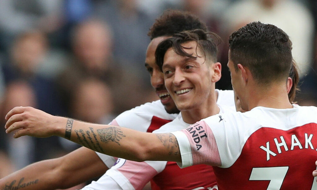 Özil og Xhaka scoret for Arsenal