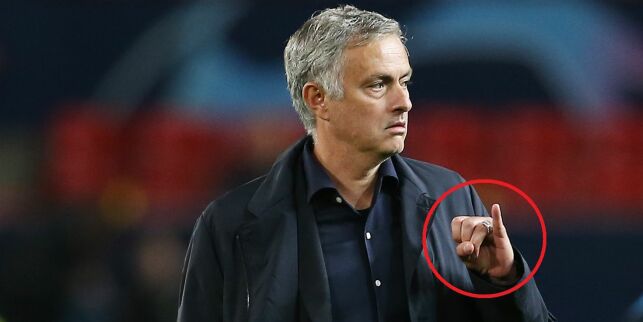 Bisarr Mourinho-finger skaper spekulasjoner