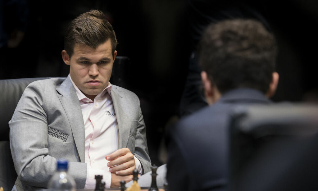 Ekspertene slakter Carlsen etter siste remisen: - Ikke lov for en verdensmester