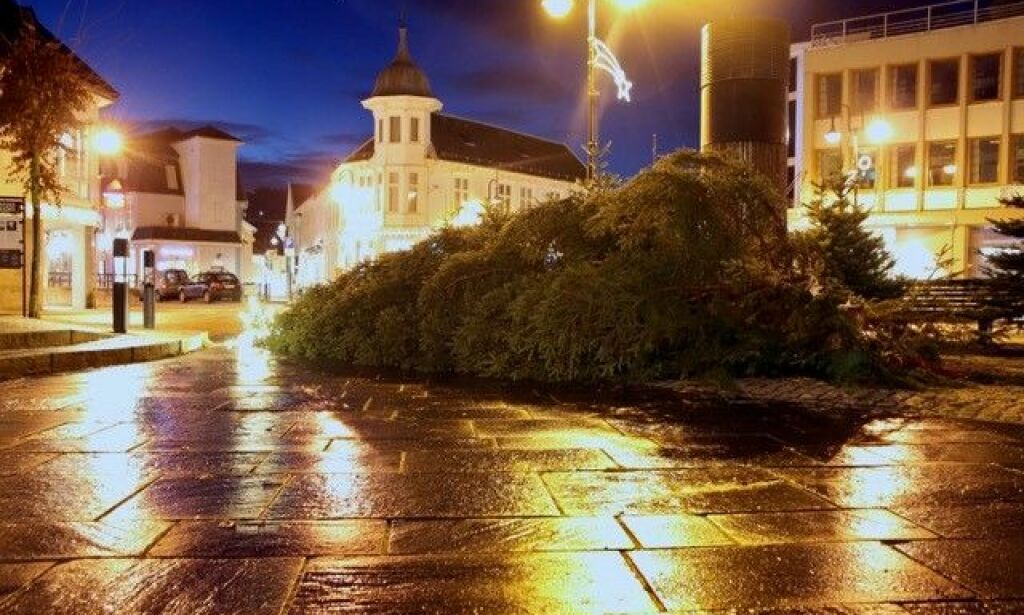 Flekkefjords stolthet saget ned i natt: - Det er sjokk og frustrasjon i byen