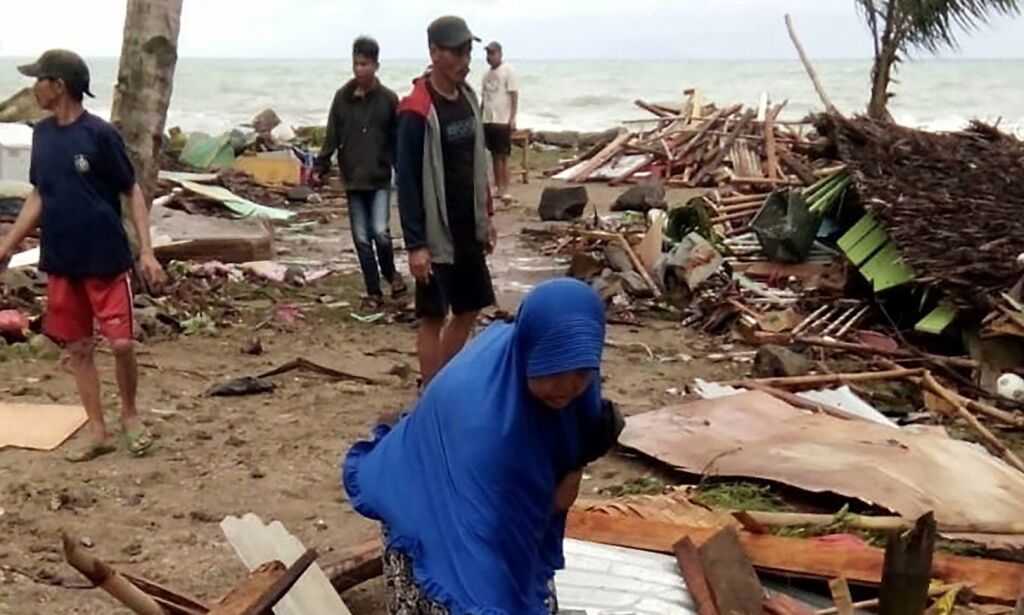 Minst 168 døde etter tsunami i Indonesia - frykter flere tsunamier