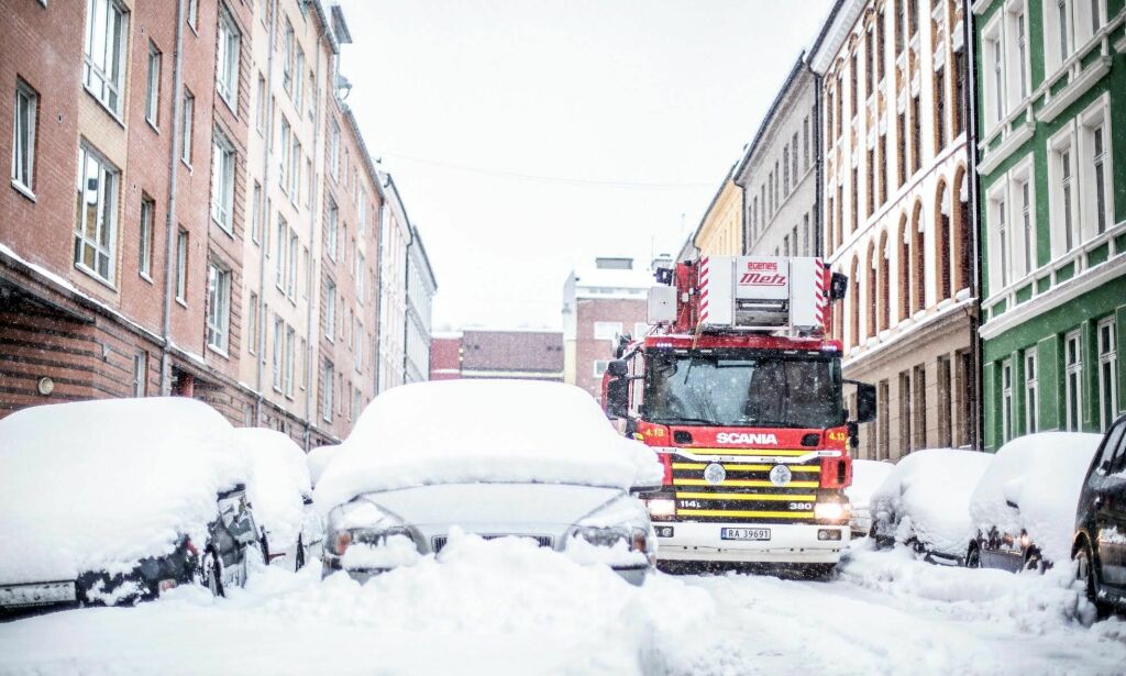 Brannvesenet sliter i snøkaoset: - Må kjøre omveier