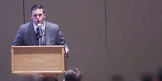 Viser nazi-hilsen mens de hyller Donald Trump. «Hail Trump! Hail our people!»